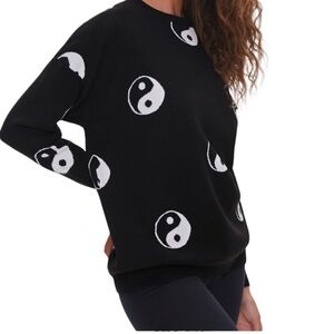 Forever 21 black and white yin yang print crewneck pullover sweater womens Small